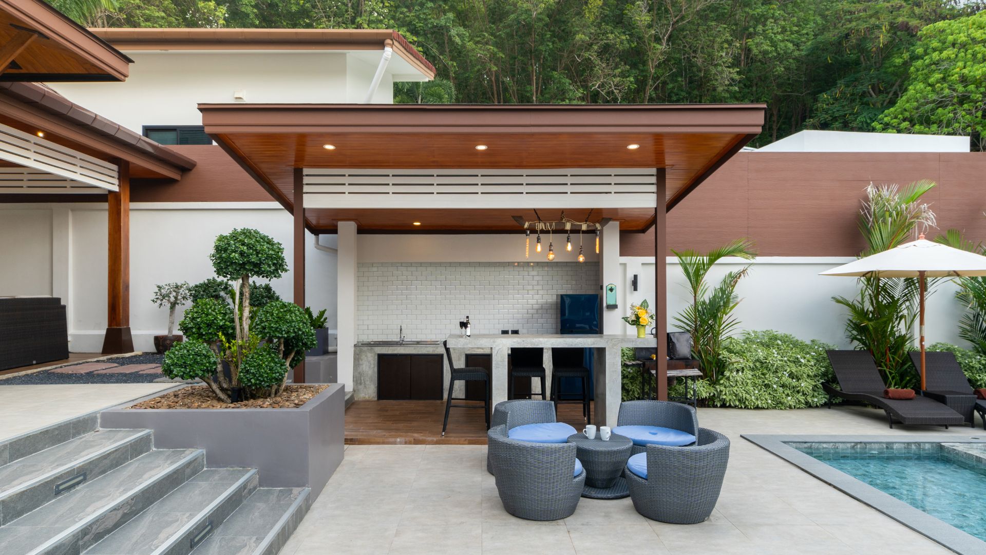 Outdoor Kitchen