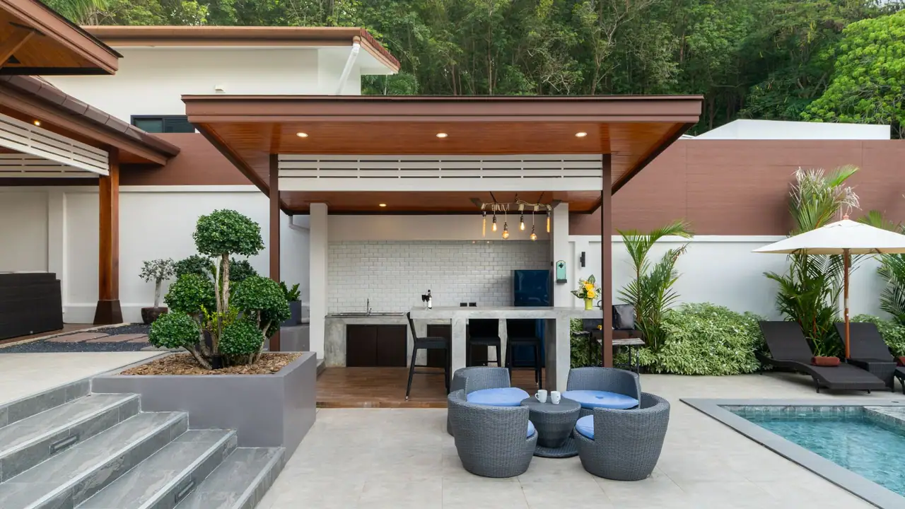Outdoor Kitchen
